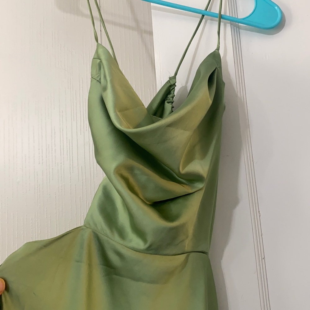 Midi green dress w cut out back